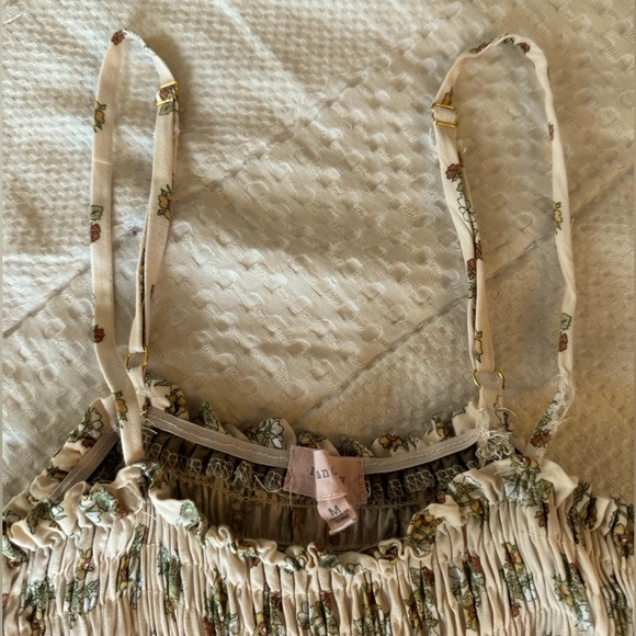 Beautiful Pattern Top - Picture 4 of 5